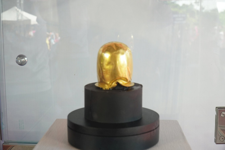 国家宝物黄金林伽。 国家宝物黄金林伽。