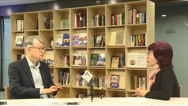 韩国外交学院东盟-印度政策研究部主任、政治学博士崔元基教授接受越通社记者的采访。 韩国外交学院东盟-印度政策研究部主任、政治学博士崔元基教授接受越通社记者的采访。