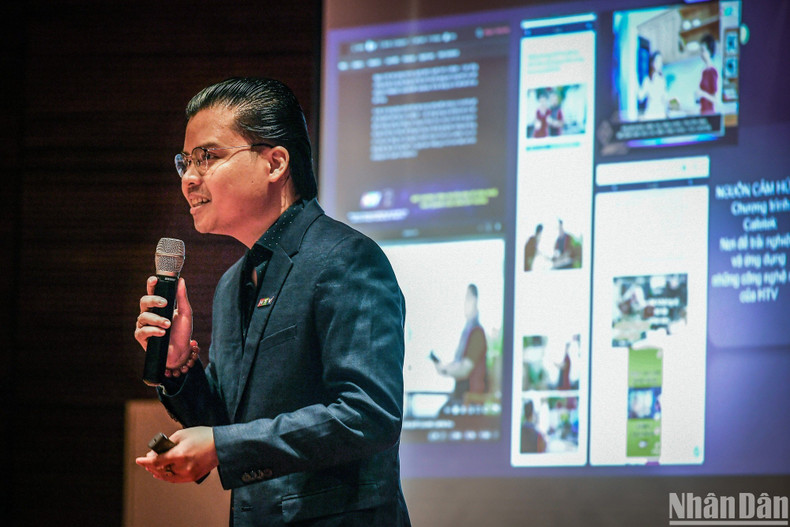 胡志明市电视台记者吴陈盛介绍了在HTV电视节目创作中试验ChatGPT在创意内容生成方面的结果。 胡志明市电视台记者吴陈盛介绍了在HTV电视节目创作中试验ChatGPT在创意内容生成方面的结果。