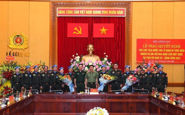与会代表合影。 与会代表合影。