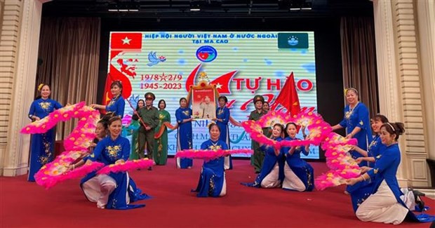 旅澳越南侨胞举行文艺演出,歌颂祖国家乡,彰显热爱祖国精神。 旅澳越南侨胞举行文艺演出,歌颂祖国家乡,彰显热爱祖国精神。