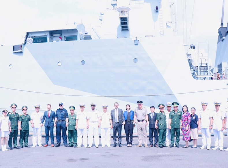 英国皇家海军巡逻舰“史佩舰”欢迎仪式。