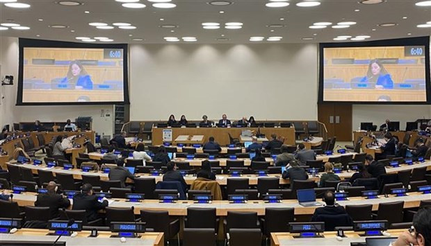 联合国裁军委员会年会4日在美国纽约开幕。越南常驻联合国代表团副团长黎氏明钗在会议上发表讲话。 联合国裁军委员会年会4日在美国纽约开幕。越南常驻联合国代表团副团长黎氏明钗在会议上发表讲话。