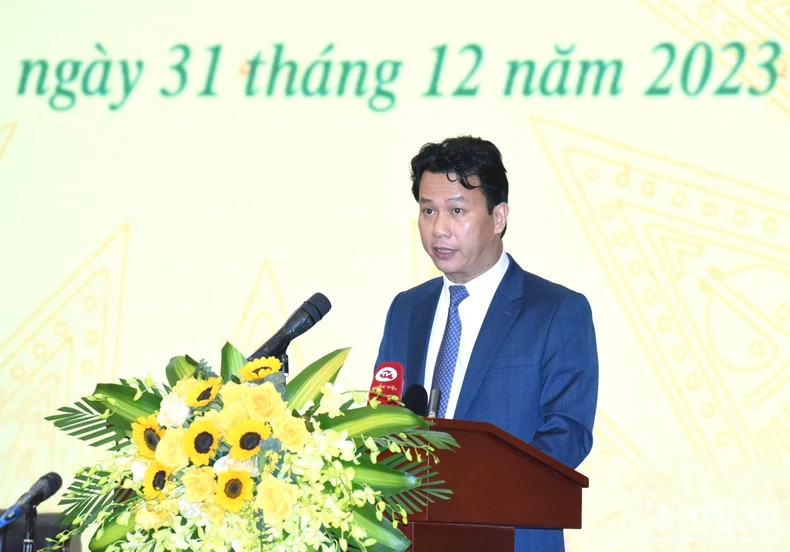 自然资源与环境部部长邓国庆在会上发表讲话。 自然资源与环境部部长邓国庆在会上发表讲话。