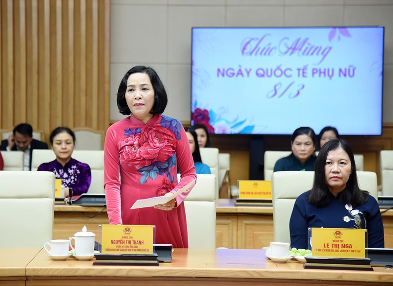 国会常委会代表工作组组长阮氏青在会见时发表讲话。 国会常委会代表工作组组长阮氏青在会见时发表讲话。