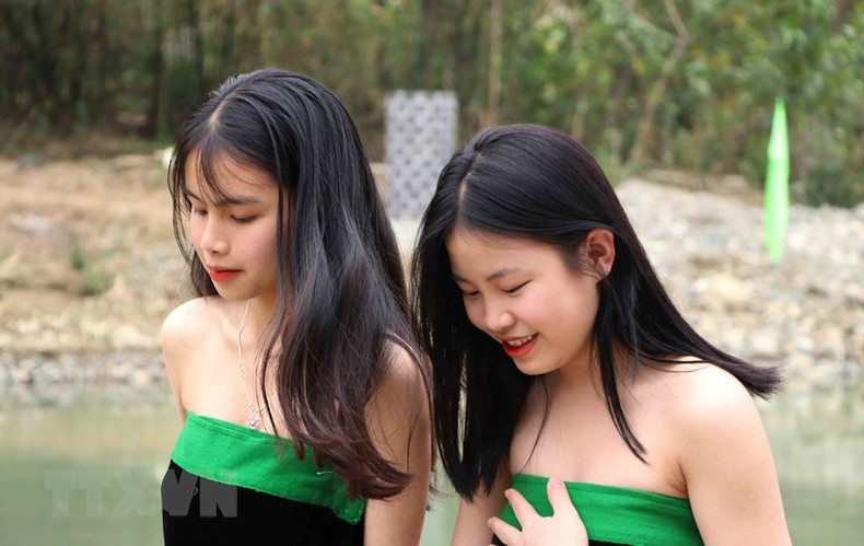 莱州省封土县孟索乡的白傣族姑娘的秀丽清纯之美。 莱州省封土县孟索乡的白傣族姑娘的秀丽清纯之美。