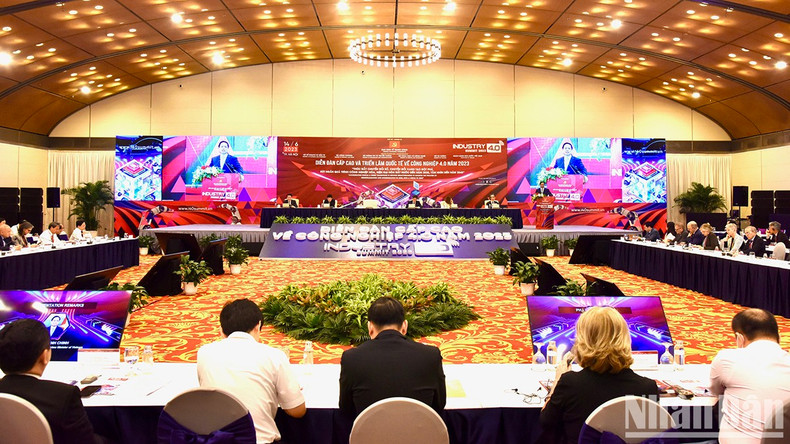 论坛场景。 论坛场景。