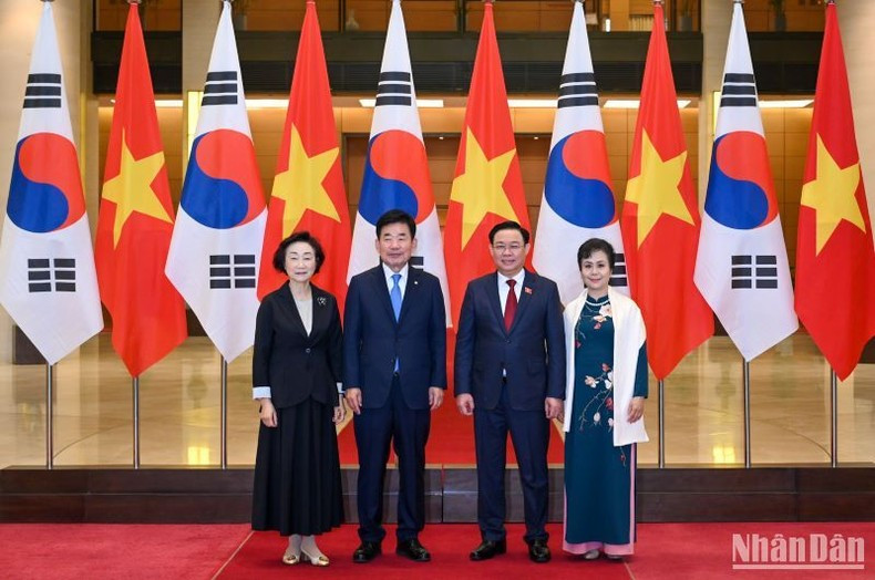 越南国会主席王廷惠举行仪式欢迎韩国国会议长金振杓并同其会谈【组图】 ảnh 3 越南国会主席王廷惠举行仪式欢迎韩国国会议长金振杓并同其会谈【组图】 ảnh 3
