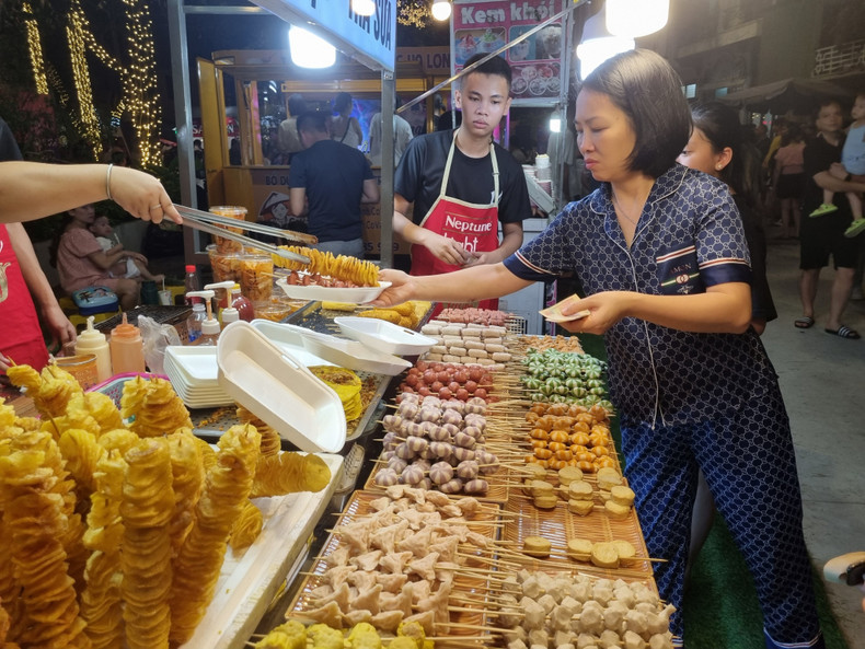 新推出的排诗步行街仅类似于“小吃街”。