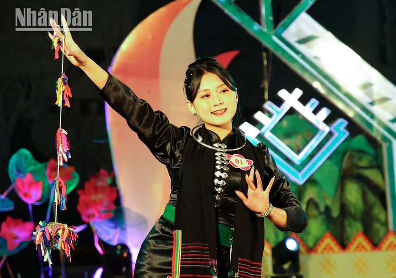 [Ảnh] Sôi động Lễ hội hoa ban thành phố Sơn La ảnh 17