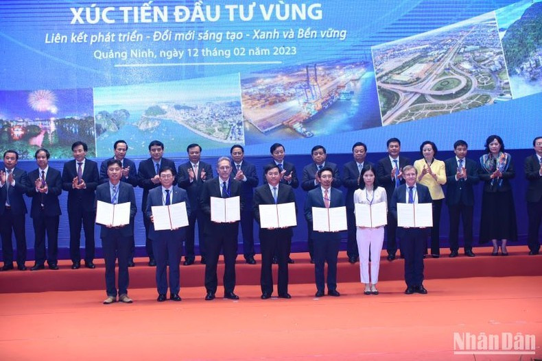 范明正总理见证了越南计划与投资部与合作伙伴之间的合作与融资协议公布仪式。