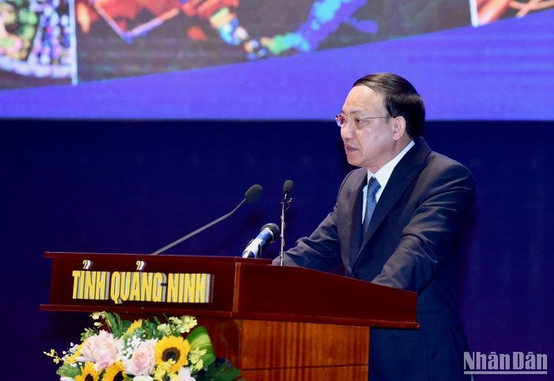 广宁省委书记阮春记在会上发表讲话。