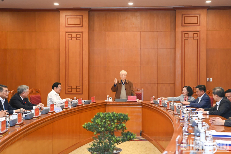 阮富仲总书记在会上发表结论性讲话。