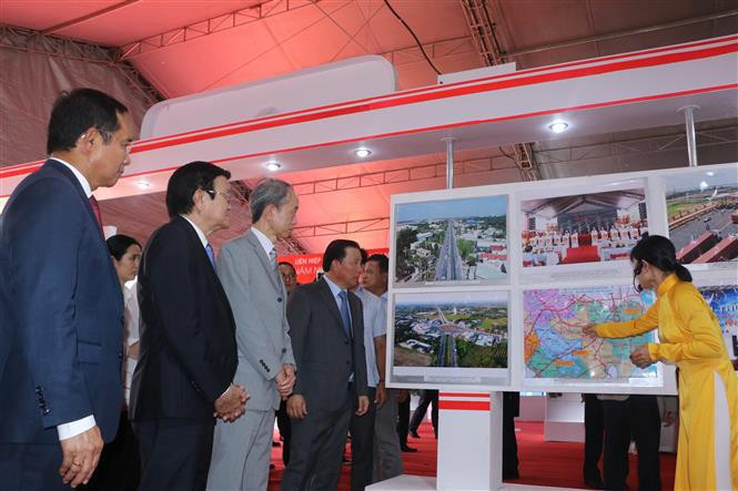 纪念越日建交50周年的展览会。 纪念越日建交50周年的展览会。