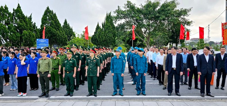 姑苏岛军民一同出席仪式。 姑苏岛军民一同出席仪式。