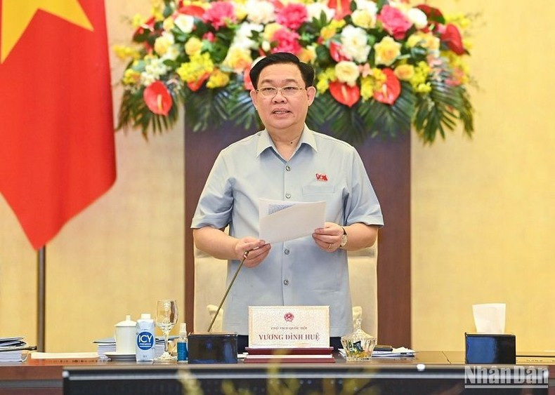 国会主席王廷惠在会上发表讲话。 国会主席王廷惠在会上发表讲话。