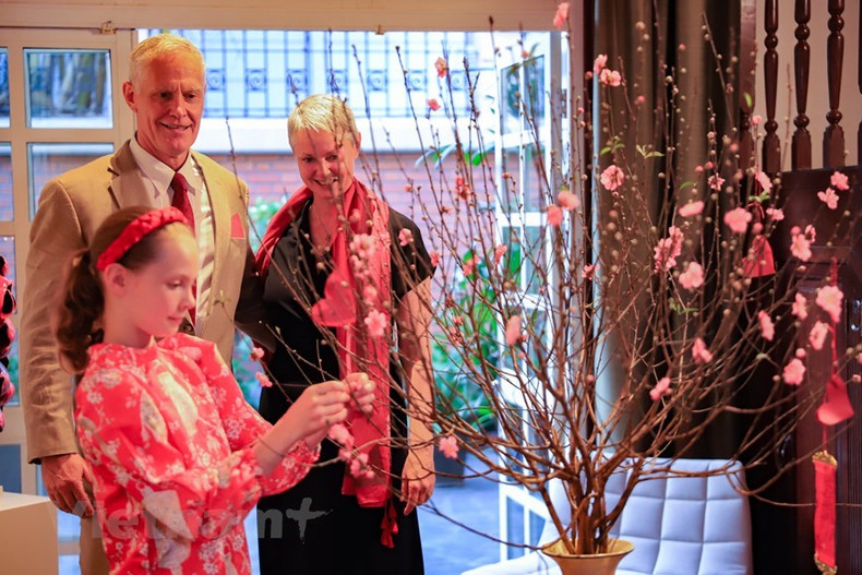 对挪威人来说,新年也是家人团聚的美好机会。 对挪威人来说,新年也是家人团聚的美好机会。