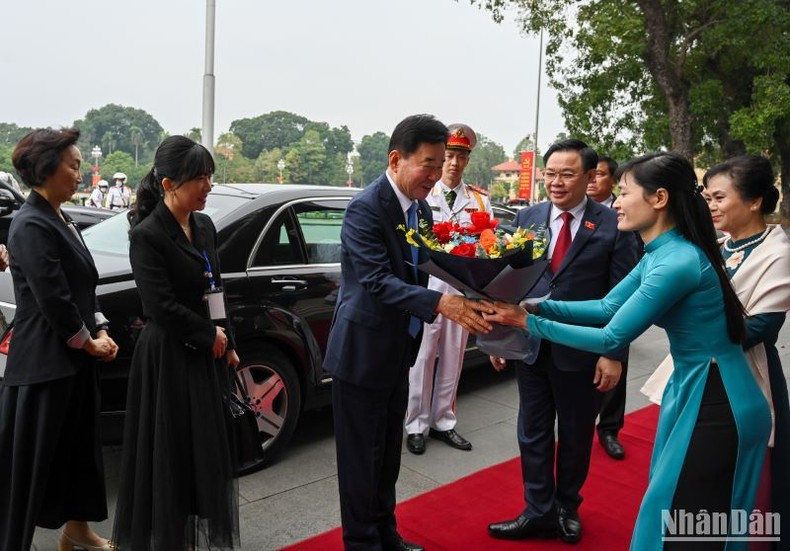 越南国会主席王廷惠举行仪式欢迎韩国国会议长金振杓并同其会谈【组图】 ảnh 1 越南国会主席王廷惠举行仪式欢迎韩国国会议长金振杓并同其会谈【组图】 ảnh 1