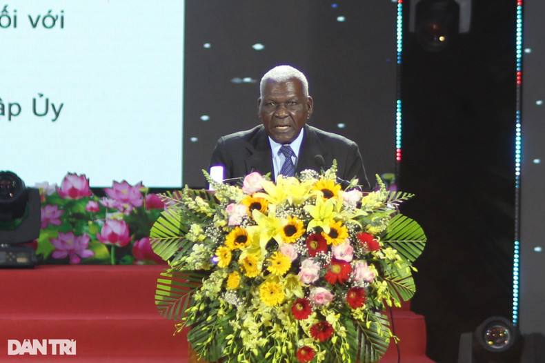 古巴全国人民政权代表大会(全国人大)主席埃斯特万·拉索·埃尔南德斯在仪式上发表讲话。 古巴全国人民政权代表大会(全国人大)主席埃斯特万·拉索·埃尔南德斯在仪式上发表讲话。