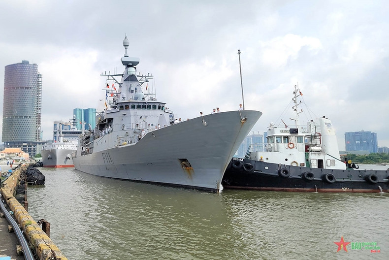 “特马纳”号导弹护卫舰停靠在胡志明国际港。 “特马纳”号导弹护卫舰停靠在胡志明国际港。