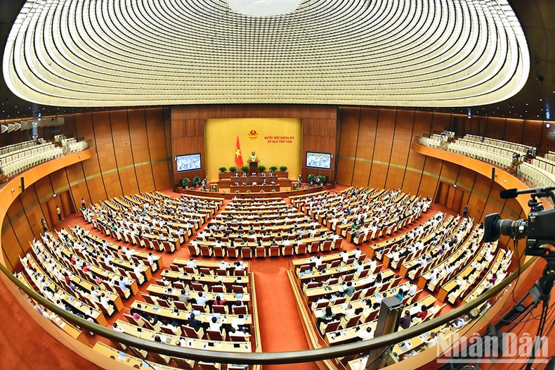 第十五届国会第五次会议专题询问和回答询问活动场景。 第十五届国会第五次会议专题询问和回答询问活动场景。