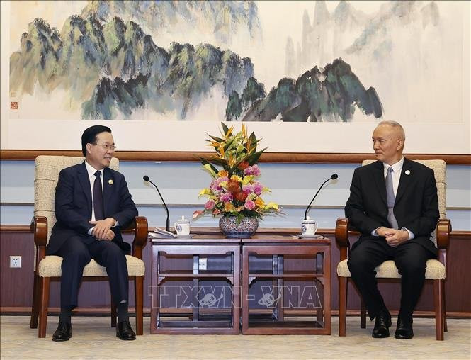 越南国家主席武文赏会见中共中央书记处书记蔡奇。 越南国家主席武文赏会见中共中央书记处书记蔡奇。