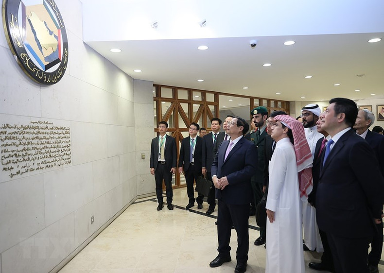 越南政府总理范明正造访海湾合作委员会总部。 越南政府总理范明正造访海湾合作委员会总部。