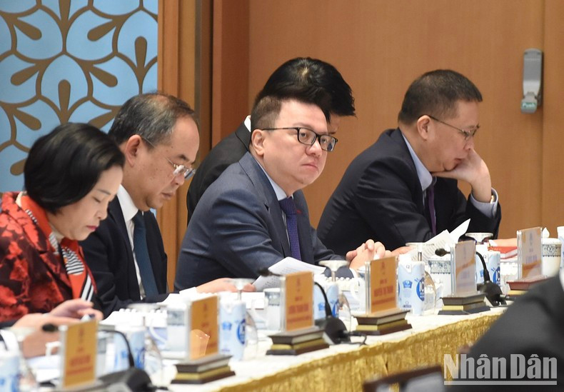 与会代表。 与会代表。