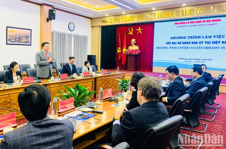 会见场景。 会见场景。