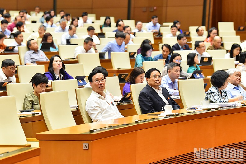 越南国家主席武文赏、越南政府总理范明正出席第十五届国会第五次会议专题询问和回答询问活动。 越南国家主席武文赏、越南政府总理范明正出席第十五届国会第五次会议专题询问和回答询问活动。