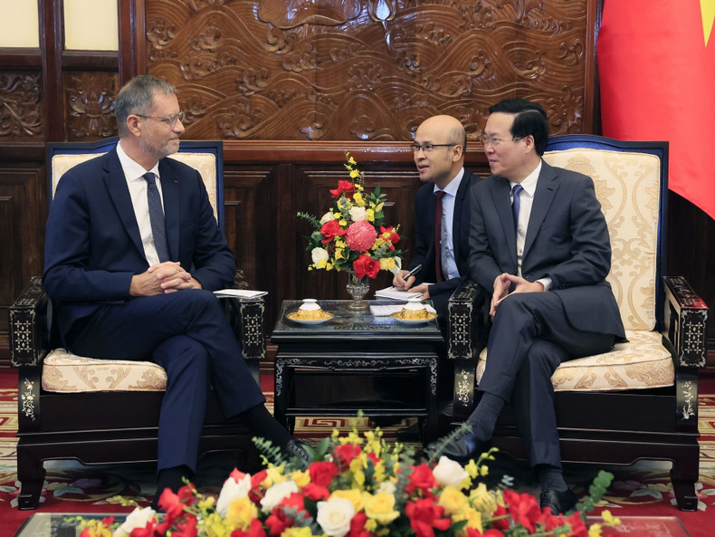 武文赏主席与法国驻越南大使奥利维耶·布罗谢。 武文赏主席与法国驻越南大使奥利维耶·布罗谢。