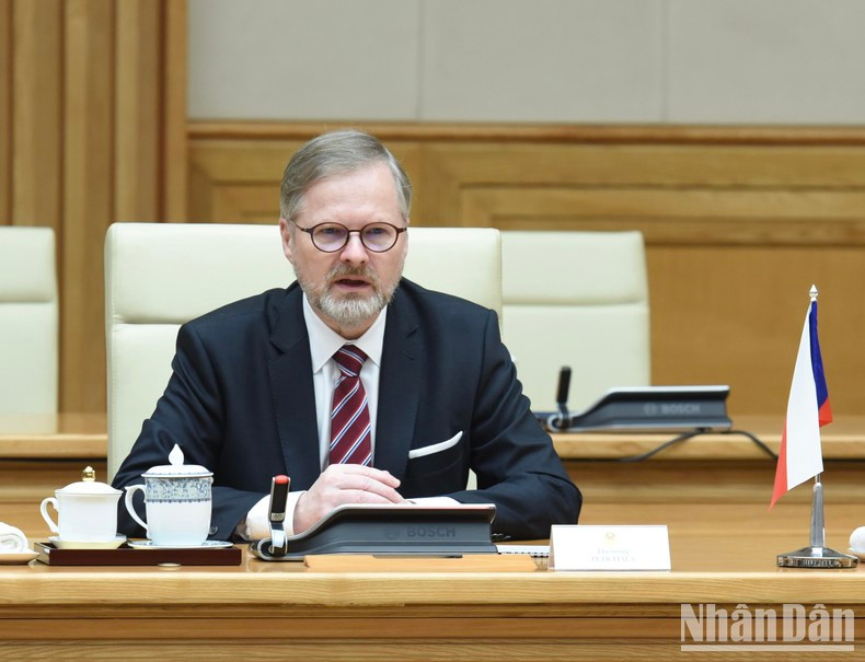 捷克总理彼得•菲亚拉在会谈上发表讲话。 捷克总理彼得•菲亚拉在会谈上发表讲话。