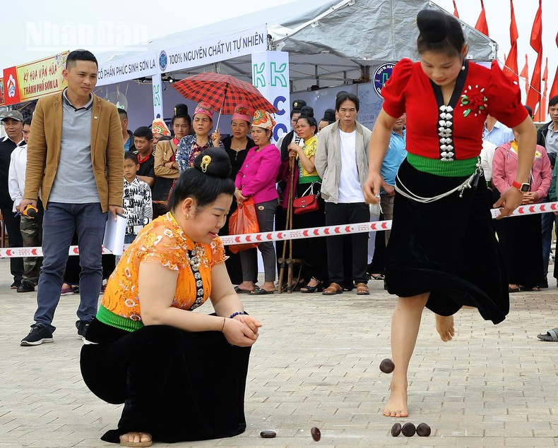 [Ảnh] Sôi động Lễ hội hoa ban thành phố Sơn La ảnh 12