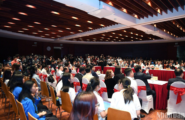 研讨会全景。 研讨会全景。