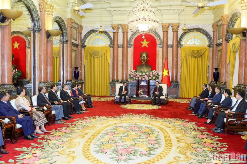 会见场景。 会见场景。