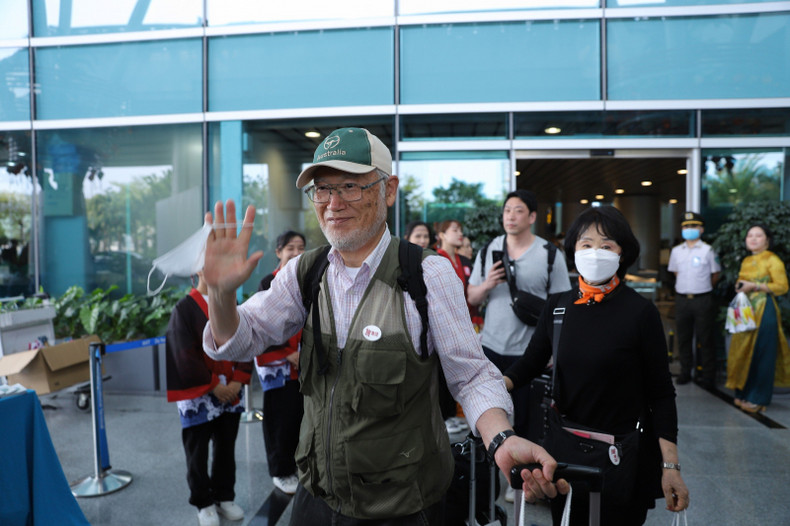 岘港市机场迎接日本游客。 岘港市机场迎接日本游客。