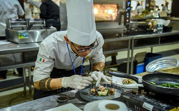 段青田厨师参加马来西亚烹饪锦标赛。 段青田厨师参加马来西亚烹饪锦标赛。