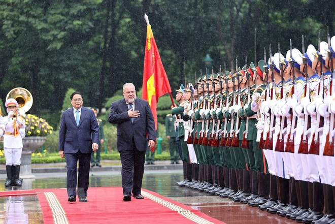 越南政府总理范明正举行仪式,欢迎于2022年9月28日至10月2日访问越南的古巴总理曼努埃尔•马雷罗•克鲁斯。 越南政府总理范明正举行仪式,欢迎于2022年9月28日至10月2日访问越南的古巴总理曼努埃尔•马雷罗•克鲁斯。