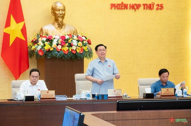 越南国会主席王廷惠在会上发表讲话。 越南国会主席王廷惠在会上发表讲话。