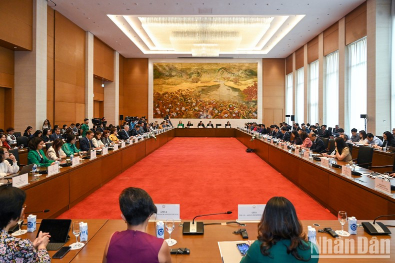 会见场景。 会见场景。