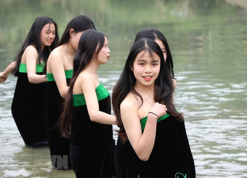 莱州省封土县孟索乡的白傣族姑娘的秀丽清纯之美。 莱州省封土县孟索乡的白傣族姑娘的秀丽清纯之美。