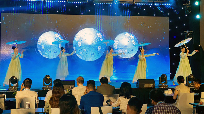 浙江省富有特色的文化在促进会上展现在观众面前。