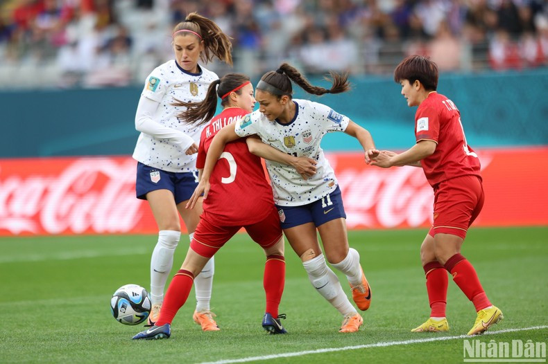 美国女足以3-0完胜越南女足。 美国女足以3-0完胜越南女足。
