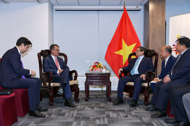 范明正总理与谷歌政府关系和公共政策副总裁卡兰·巴蒂亚。