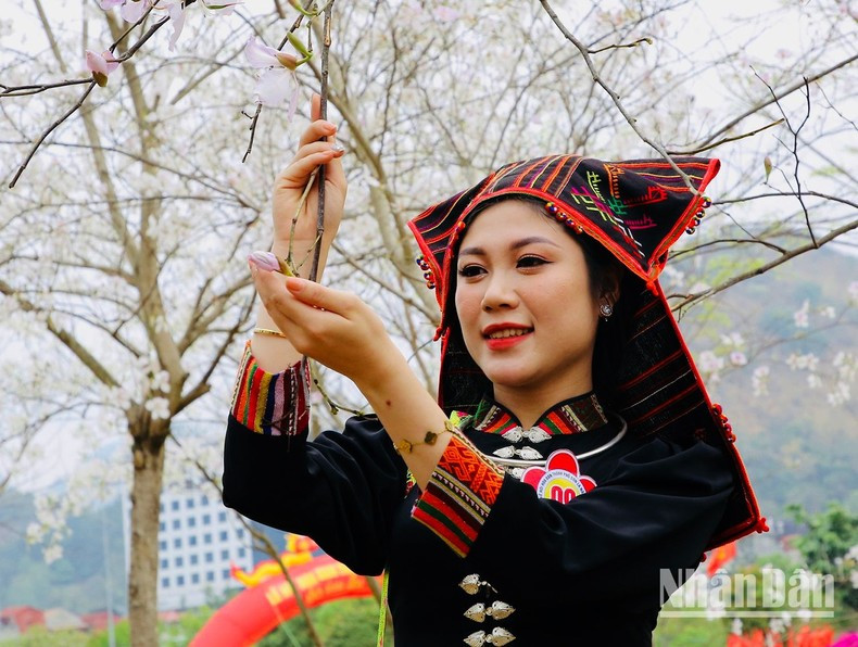 [Ảnh] Sôi động Lễ hội hoa ban thành phố Sơn La ảnh 15