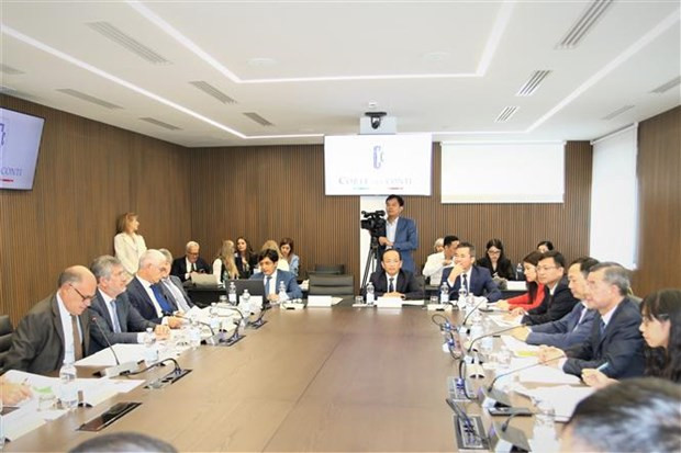 会议全景。 会议全景。