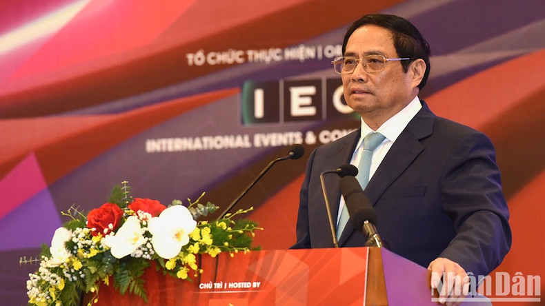 范明正总理在2023年工业4.0高级别论坛全体会议上发表讲话。 范明正总理在2023年工业4.0高级别论坛全体会议上发表讲话。