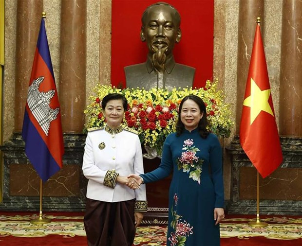 武氏映春会见柬埔寨新任驻越南大使谢金塔。 武氏映春会见柬埔寨新任驻越南大使谢金塔。