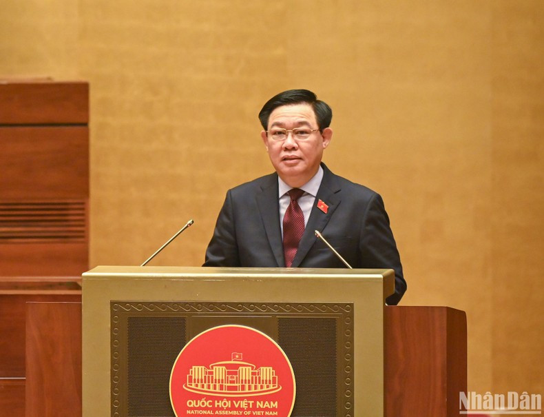 国会主席王廷惠在会议上发表讲话。 国会主席王廷惠在会议上发表讲话。