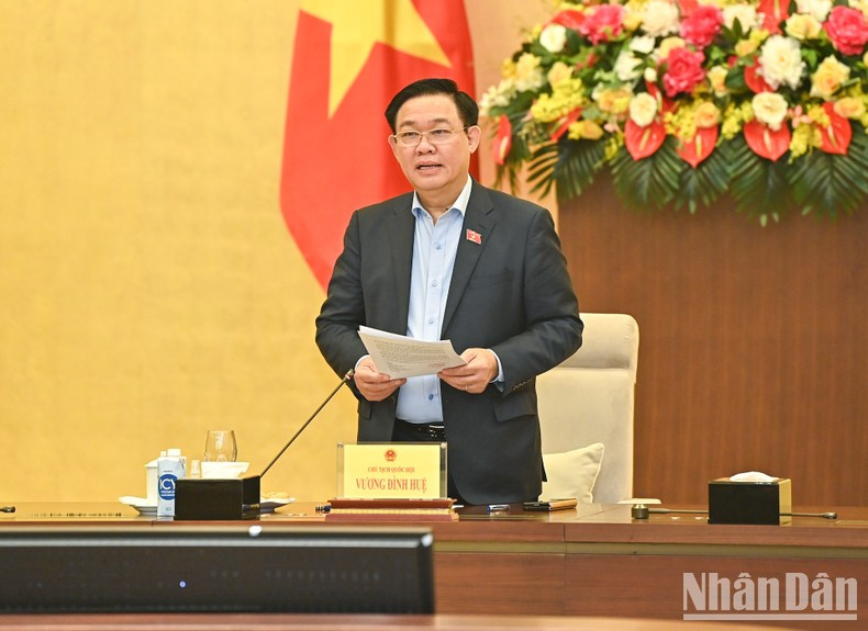 王廷惠主席在会上发表讲话。 王廷惠主席在会上发表讲话。